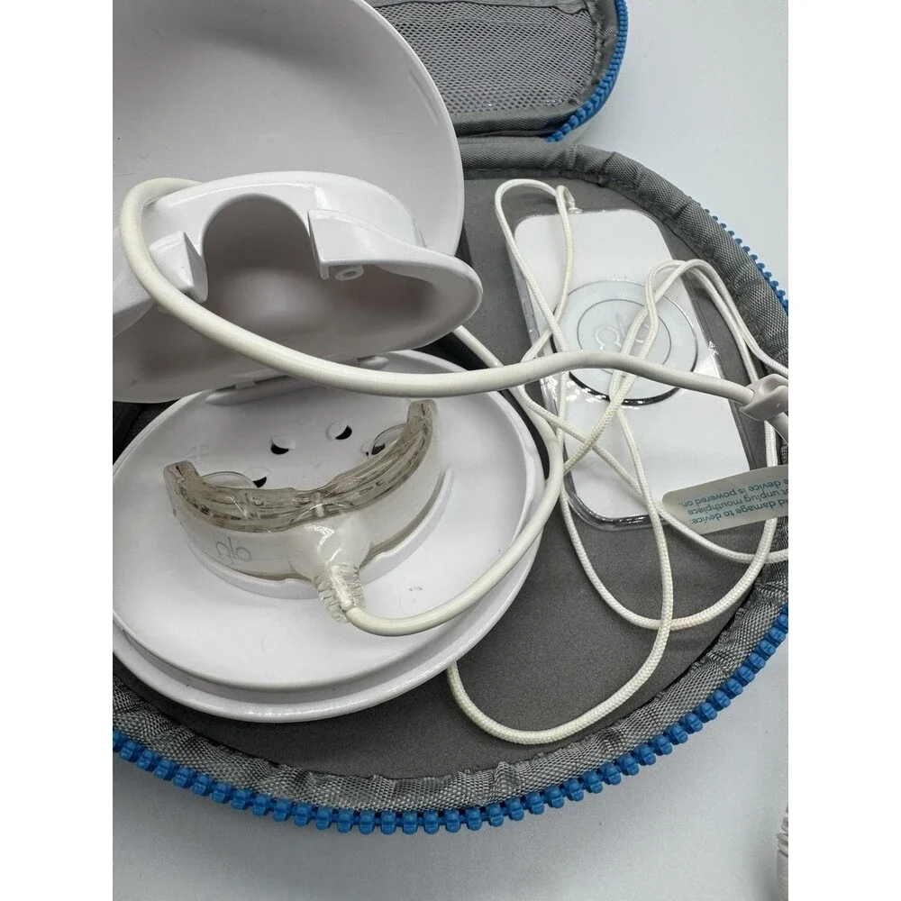 GLO Science — Classic Brilliant Teeth Whitening Device Kit White